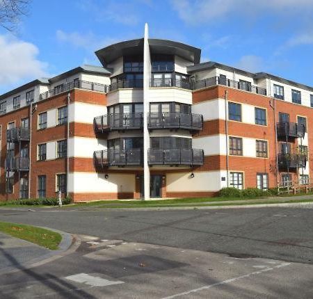 Blue Sky Apartments @Wallis Square, Farnborough Farnborough  Exterior photo