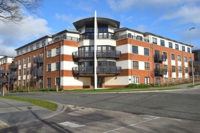 Blue Sky Apartments @Wallis Square, Farnborough Farnborough  Exterior photo